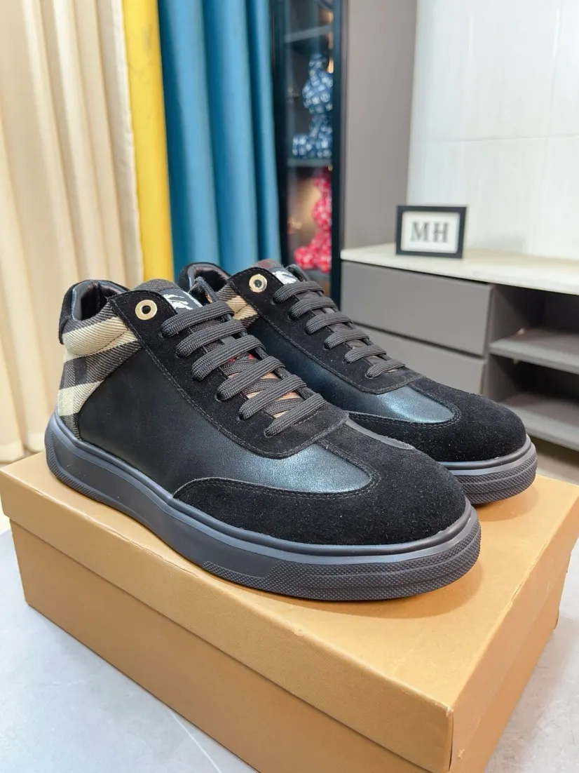 Ex-factory price 420🌹🌹"burberry" Burberry high-top original brand imported from Italy, selected cowhide with electric embroidered logo➕Genuine leather lining, breathable and comfortable (refuses to discolor and grind feet) Sole: non-slip rubber outsole, original quality, super comfortable Korean style shoes🏃 Men's shoe size: 38-44,